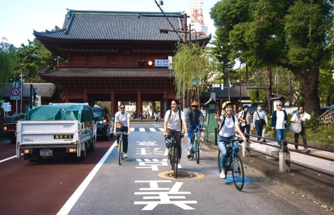Tokyo: 3-Hour Bike/E-Bike Tour of the Citys Historic Sites - Visiting the Tokyo Imperial Palace