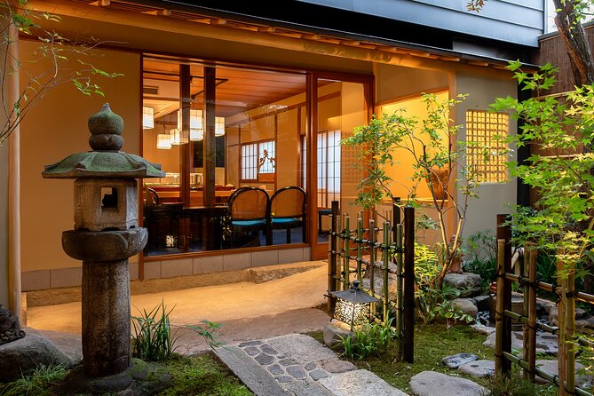 Tokyo Art Culture Tour Sannomaru Shozokan Museum & Sushi Making - Transportation and Meeting Points