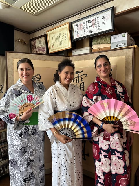 Tokyo: Authentic Japanese Dance Class, Kimono & Souvenirs - Discovering Local Craft Merchants