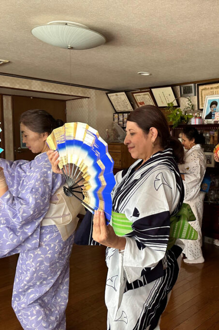 Tokyo: Authentic Japanese Dance Class, Kimono & Souvenirs - Accessibility and Mobility Considerations