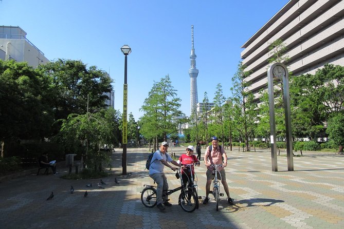 Tokyo by Bike: Skytree, Kiyosumi Garden and Sumo Stadium - Visiting Sumiyoshi Shrine