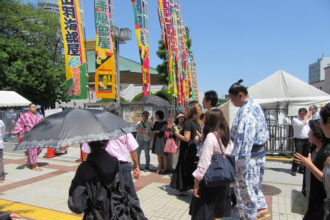 Tokyo by Bike: Skytree, Kiyosumi Garden and Sumo Stadium - Discovering Tomioka Hachimangu Shrine