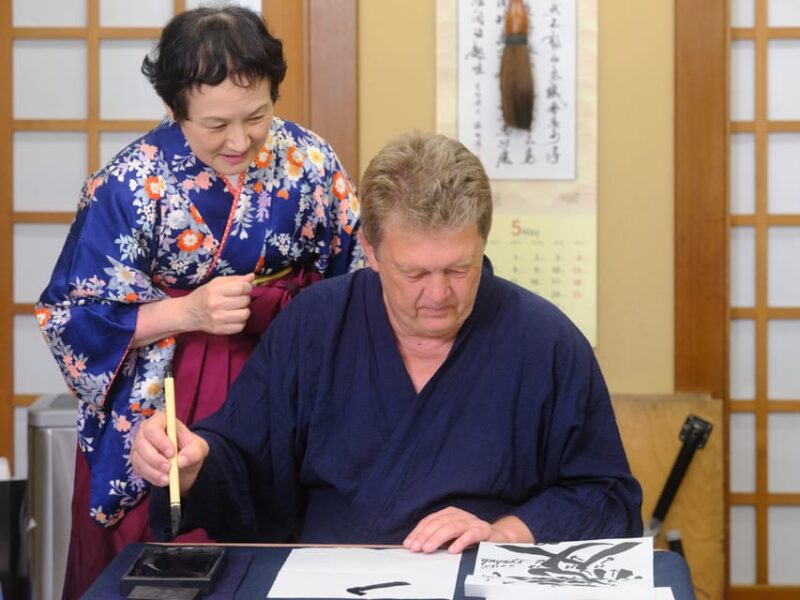 Tokyo: Calligraphy Experience With Kimono or Samue - Discovering the History and Spirituality