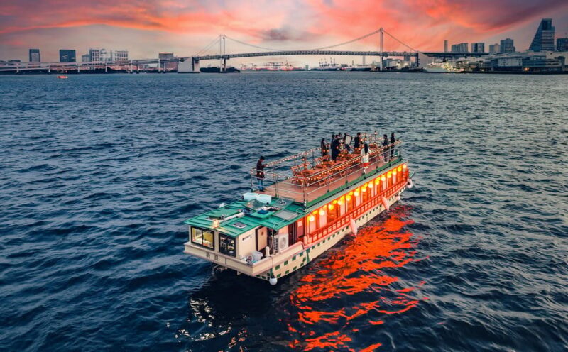 Tokyo: Dinner Cruise & Show Cherry Blossom Season Exclusive - Culinary Highlights
