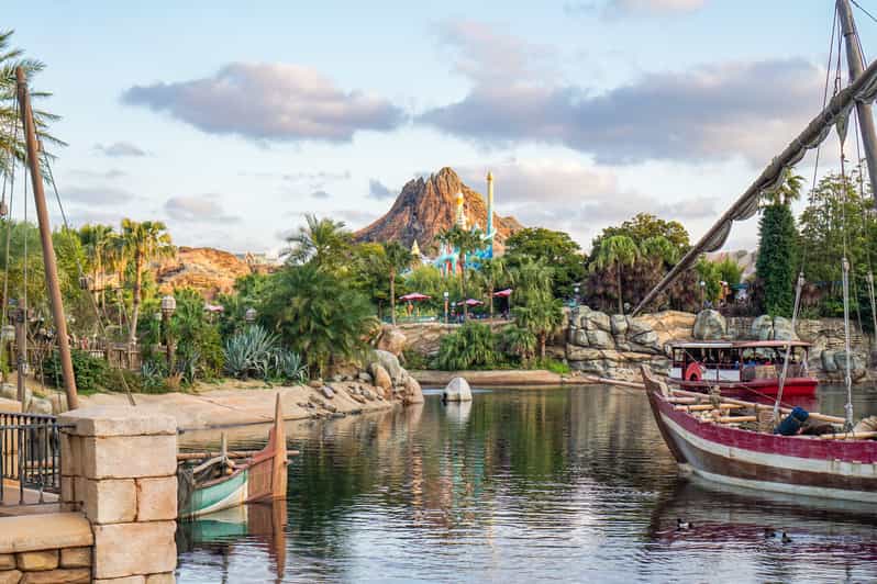 Tokyo Disneyland or Disneysea Door to Door Shared Transfer - Pickup Time Options