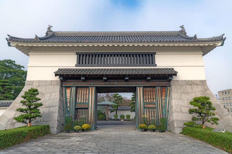 Tokyo: East Garden of the Imperial Palace Walking Tour - Meeting Point and Accessibility
