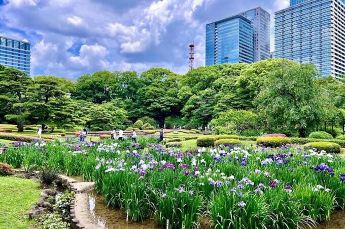 Tokyo: East Garden of the Imperial Palace Walking Tour - Tour Duration and Group Size