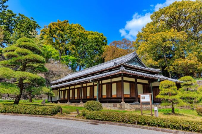 Tokyo: East Garden of the Imperial Palace Walking Tour - Guided Tour in English