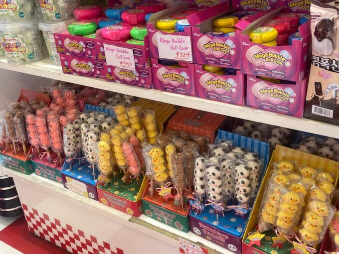Tokyo: Harajuku Kawaii Pop Culture Shopping Tour - Trendy Fashion and Pop Candy Stores