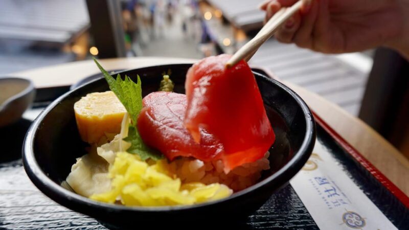Tokyo: Historic Street Food and New Fish Market Tour - Toyosu Senkyaku Banrai
