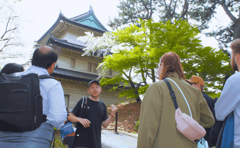Tokyo: Imperial Palace Shogun Historical Walking Tour - Experience Highlights