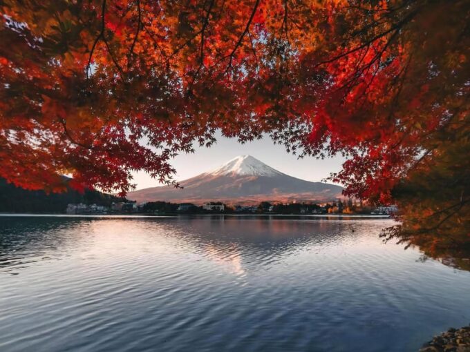 Tokyo: Instagram-Worthy Mt Fuji & Lake Kawaguchiko Day Trip - LAWSON Lake Kawaguchi Photo Spot