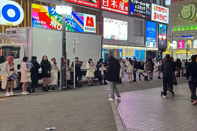 Tokyo Kabukicho Nightlife Tour With a Local - Navigating the Neon-Lit Streets With a Local Guide