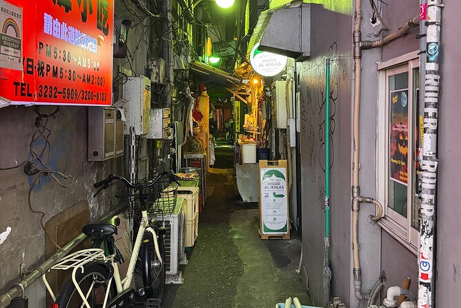 Tokyo Kabukicho Nightlife Tour With a Local - Immersing Yourself in the Energetic Atmosphere of Kabukicho
