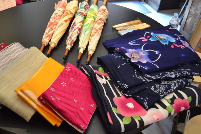 Tokyo: Kimono Dressing, Walking, and Photography Session - Proper Kimono Wearing Etiquette