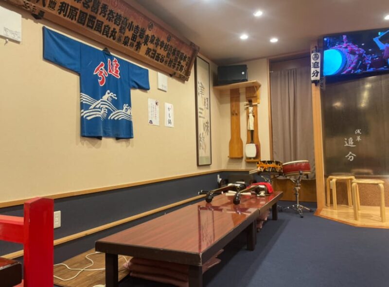 Tokyo: Live Shamisen Guitar and Izakaya Experience - Key Points
