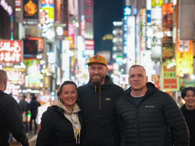 Tokyo Localized Food and Bar Hopping Nights in Shinjuku - Indulging in Seafood and Japanese Sake Tasting