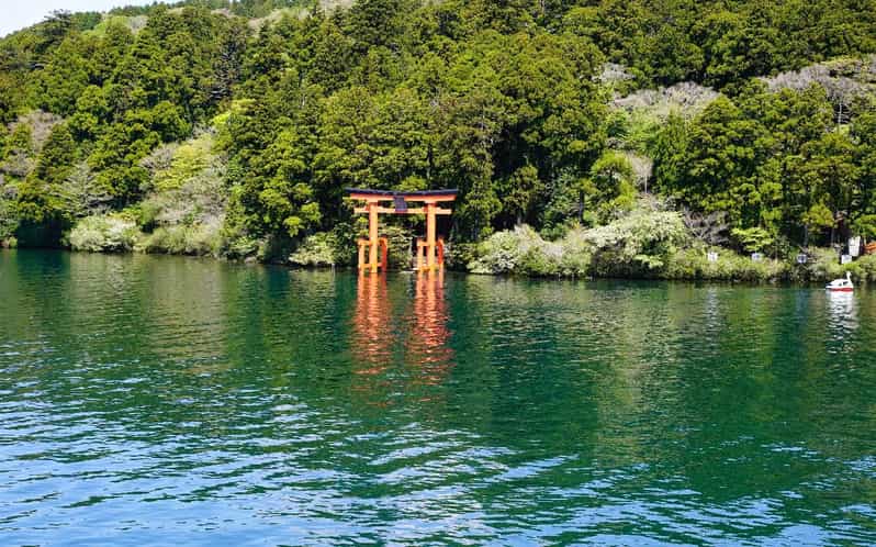 Tokyo: Mount Fuji Lake Ashi Cruise One Day Tour - Lake Ashi Exploration
