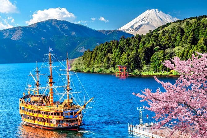 Tokyo: Mt. Fuji and Lake Kawaguchi 1-Day Luxury Bus Tour - Kobe Beef Shabu-shabu Lunch