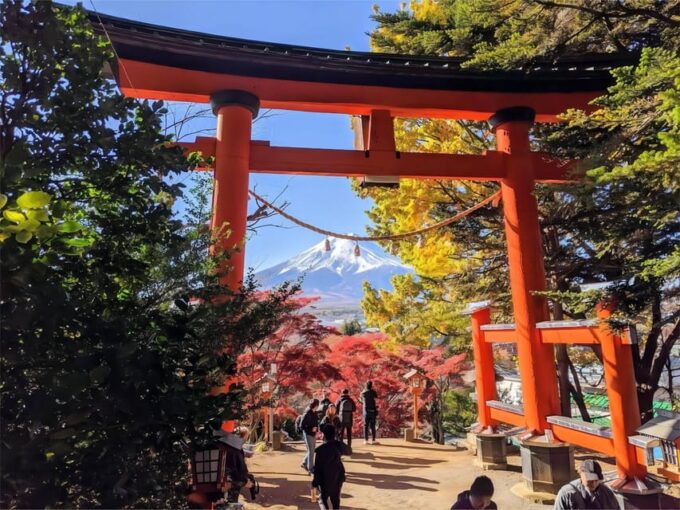 Tokyo: Mt. Fuji & Lake Kawaguchi Instagram Full Day Trip - LAWSON Lake Kawaguchi