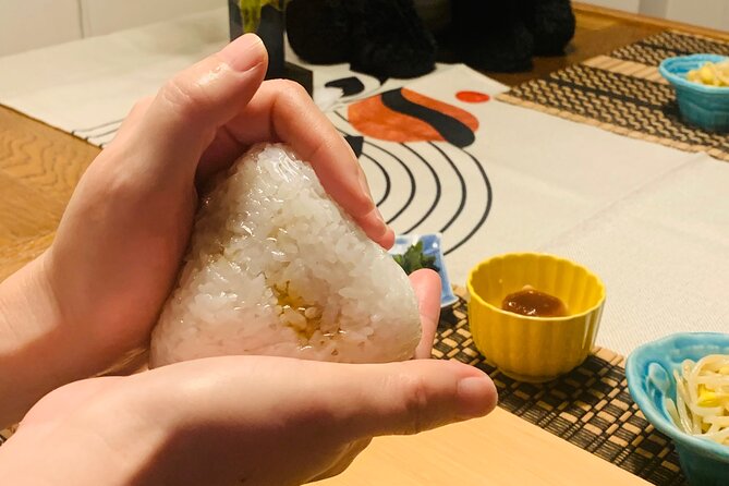 Tokyo Onigiri & Tonjiru Leaning Experience+ Grocery Store Tour - Exploring the Grocery Store