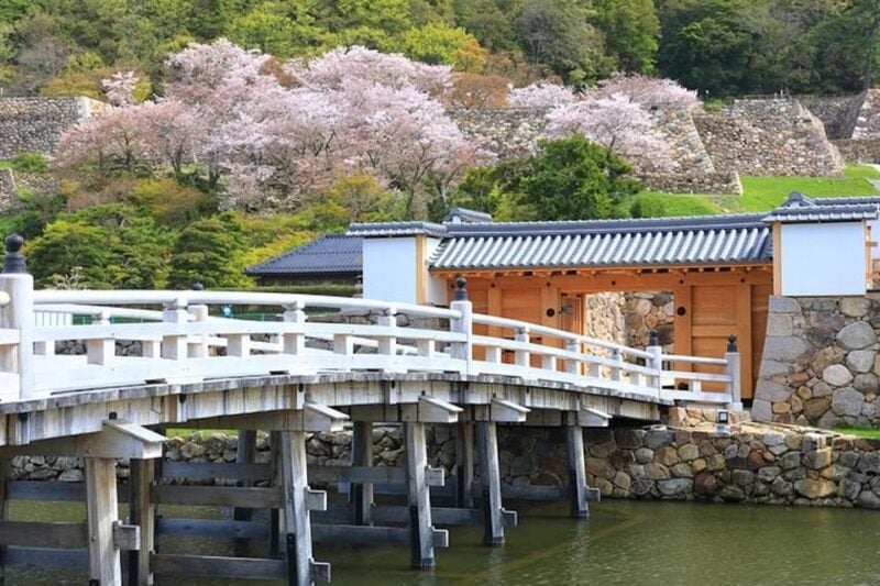 Tokyo: Private Tour of the Imperial Palace East Gardens - Reserving Your Tour