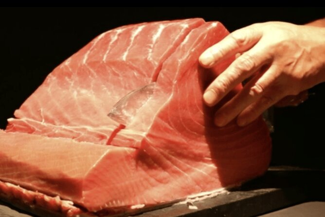Tokyo Roppongi Tuna Cutting Show and Sushi Tasting 5pieces - Group Size and Participation