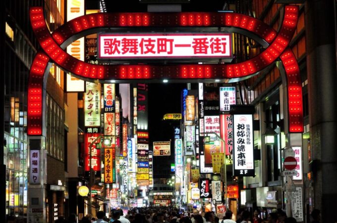 Tokyo: Shinjuku Drinks and Neon Nightlife Tour - Tour Duration and Experience