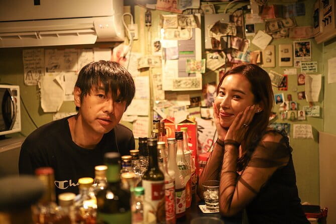 Tokyo: Shinjuku Hidden Japanese Bar Tour (Neon Light City) - Cozy Atmosphere and Conversations