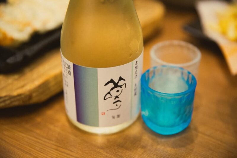 Tokyo: Shinjuku Izakaya and Golden Gai Bar Hopping Tour - Kabukicho: Neon Lights and Izakayas