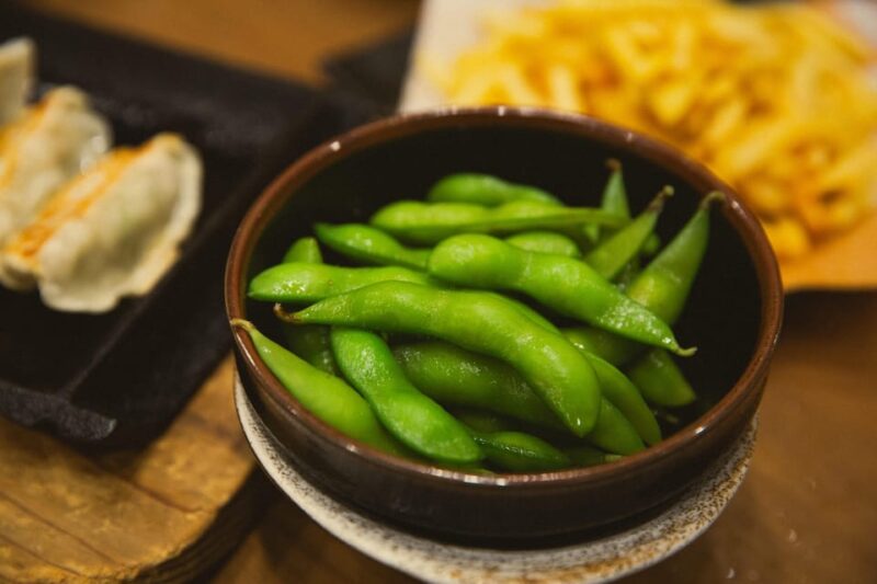 Tokyo: Shinjuku Izakaya and Golden Gai Bar Hopping Tour - Local Restaurant Experience