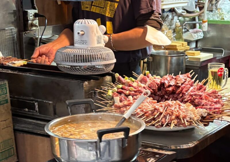 Tokyo: Shinjuku Izakaya & Bar Hopping Food Tour - Guide and Group Dynamics
