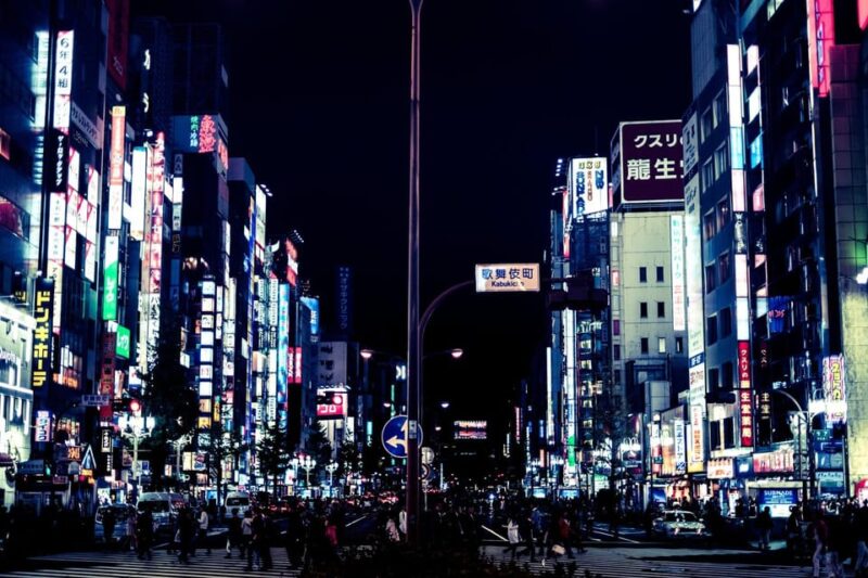Tokyo Shinjuku: Private Walking Back Street Night Tour - Meeting Point and Accessibility