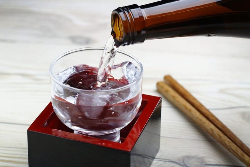 Tokyo Shinjuku Yasukuni: Sushi Making Class With Sake Tasting - Key Points