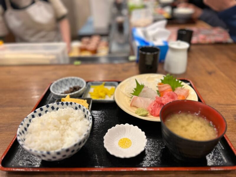 Tokyo: Toyosu & Tsukiji Market Adventure With Tuna Auction - Sampling the Local Cuisine