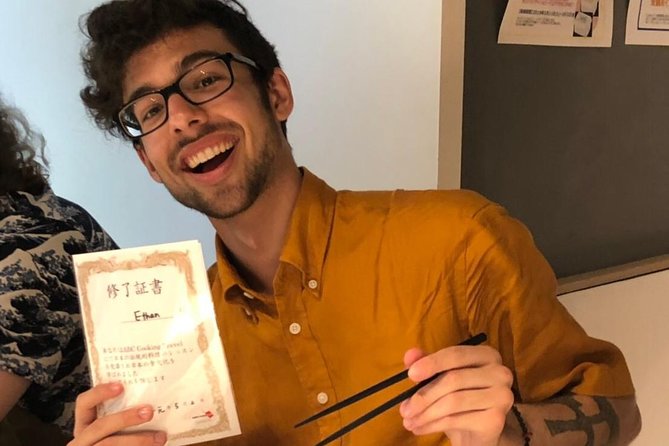 Tokyo Tsukiji Outer Fish Market Tour and Rolled Sushi Class - Hands-on Sushi Cooking Lesson