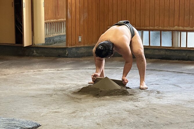 Tokyo: Visit Sumo Morning Practice With English Guide - Interacting With Sumo Wrestlers