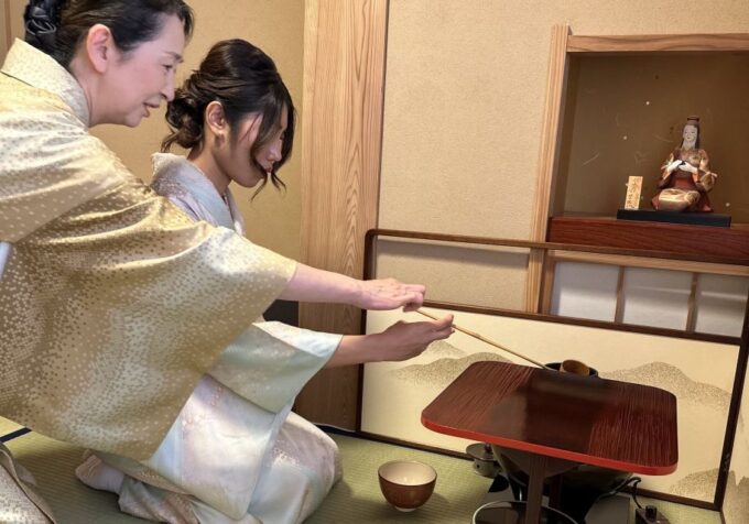 Tokyo:Genuine Tea Ceremony, Kimono Dressing, and Photography - Group Size and Duration
