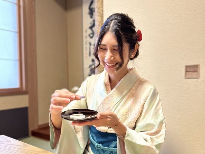 Tokyo:Genuine Tea Ceremony, Kimono Dressing, and Photography - Language Support Available