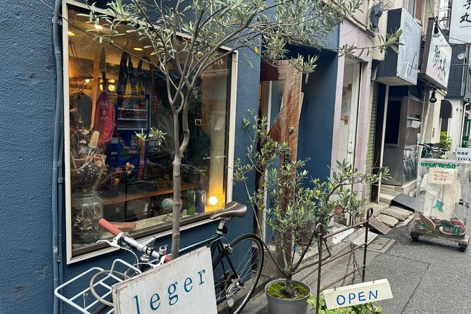 Tokyos Neighborhood Digs: Coffee, Records & Vintage Vibes - Key Points