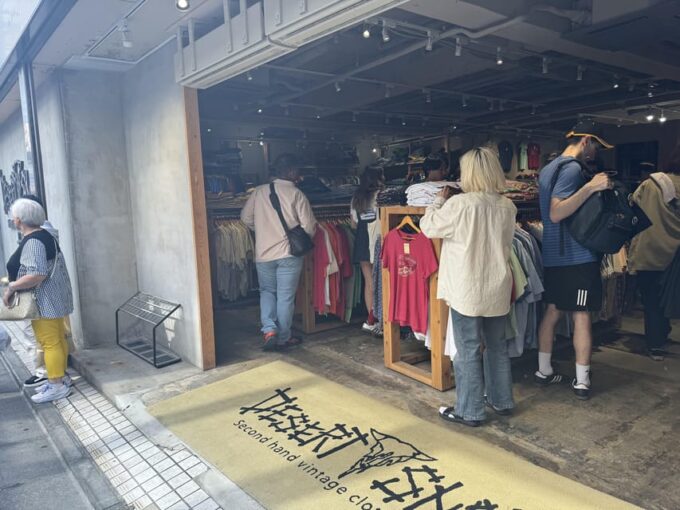 Tokyos Neighborhood Digs: Coffee, Records & Vintage Vibes - Delving Into Unique Fashion, Music, and Art