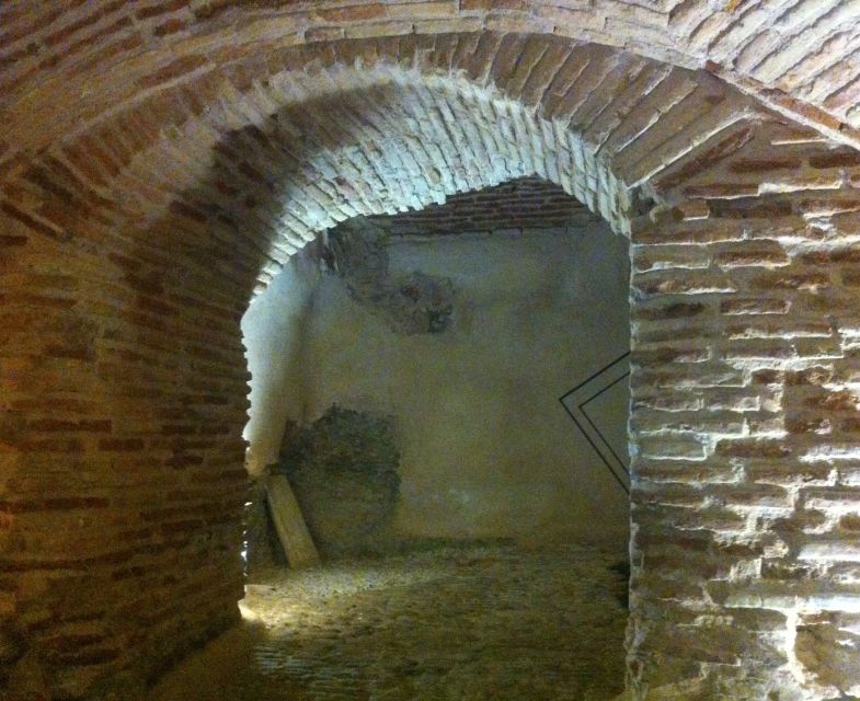 Toledo: Ancient Underground City Tour in Spanish - Architectural Curiosities of the Baths