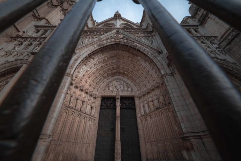 Toledo: Cathedral Tour With a Local Guide - Cathedral History and Architecture