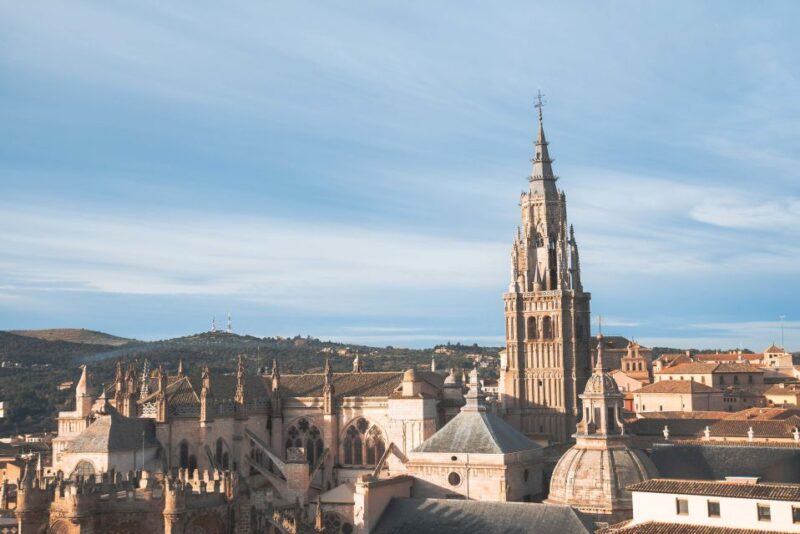 Toledo: Cathedral Tour With a Local Guide - Chapels and Altarpieces
