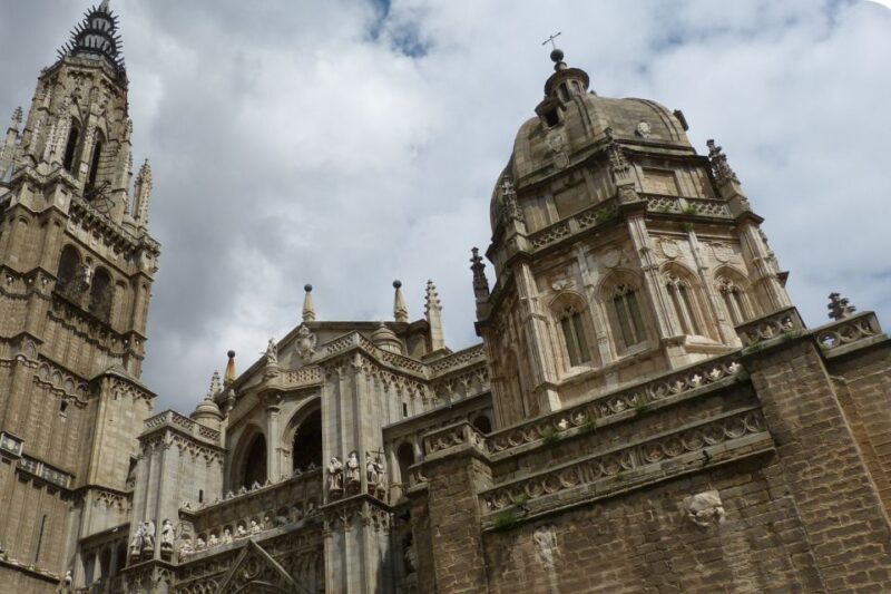 Toledo: First Discovery Walk and Reading Walking Tour - Itinerary Highlights