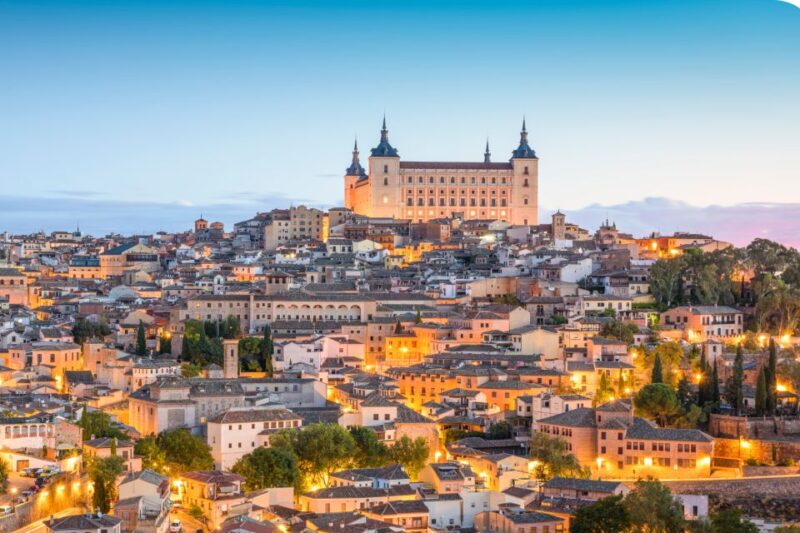 Toledo: First Discovery Walk and Reading Walking Tour - Navigation and Photography
