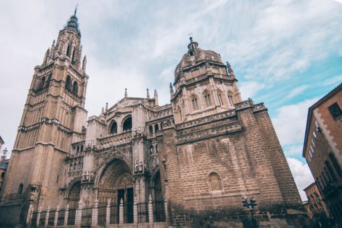 Toledo: First Discovery Walk and Reading Walking Tour - Flexible Booking and Cancellation