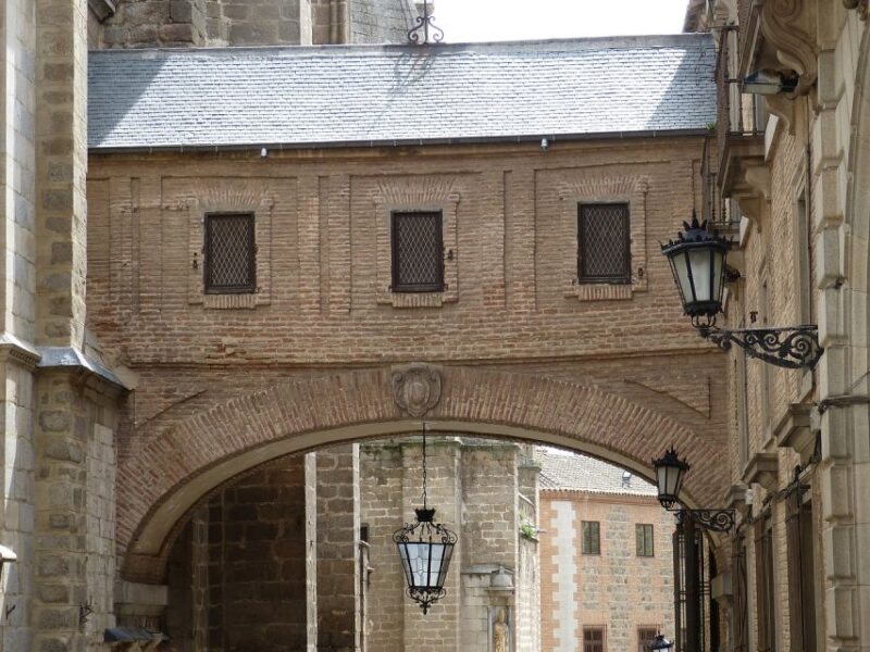 Toledo: Guided Walking Tour With Cathedral Ticket and Tour - Exploring the Cathedrals Architecture