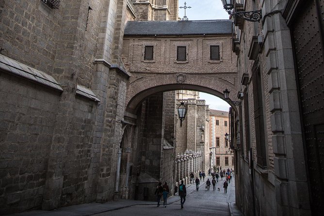 Toledo Monumental Tour With Tourist Bracelet - Meeting and End Points