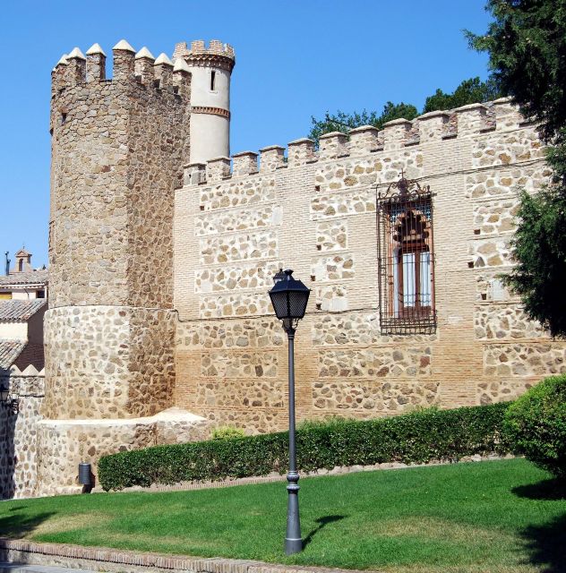 Toledo - Private Historic Walking Tour - Tour Language and Group Size